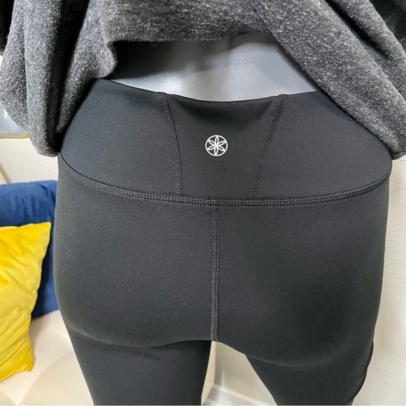 GAIAM Ruched Biker Short | Black | Medium - Picture 5 of 12